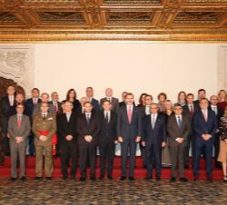 Su Majestad el Rey junto a los miembros del Jurado y del Patronato de la Fundación Profesor Manuel Broseta