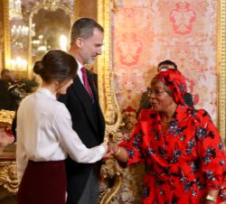 Sus Majestades los Reyes durante los saludos al Cuerpo Diplomático acreditado en España