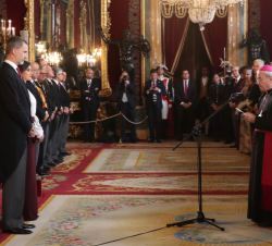 Sus Majestades los Reyes durante las palabras del Nuncio de Su Santidad el Papa, monseñor Renzo Fratini