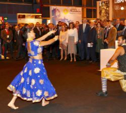 Sus Majestades los Reyes en el expositor de FITUR Cine Screen