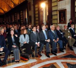El Rey en la Galería de la Catedral, momentos antes del inicio del acto