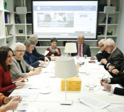 Su Majestad la Reina en el transcurso de la reunión ordinaria del Consejo Asesor de la Fundación del Español Urgente "Fundéu BBVA"