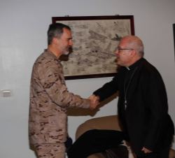 Su Majestad el Rey recibe el saludo del arzobispo, Alberto Ortega Martín