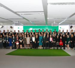 Su Majestad la Reina junto a las autoridades, miembros de la Fundación Ibredrola, personal de iberdrola, becados, integrantes del Programa Iberdrola