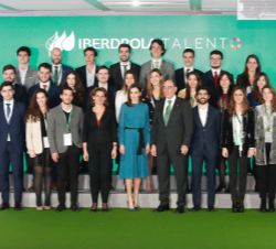 Doña Letizia con los integrantes del Programa Iberdrola