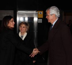 Su Majestad la Reina recibe el saludo del presidente de la Asociación Española Contra el Cáncer (AECC) y de su Fundación Científica, Ignacio Muñoz