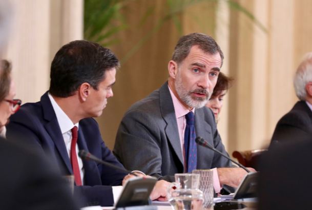 Su Majestad el Rey durante su intervención en la reunión del Patronato de la Fundación Carolina