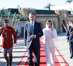 Sus Majestades los Reyes a su salida del Mausoleo de Mohamed V