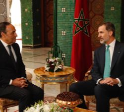 Su Majestad el Rey durante su encuentro con el presidente de la Cámara de Representantes del Reino de Marruecos, Habib El Malki 