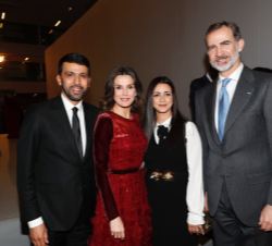 Sus Majestades los Reyes junto al Premio Príncipe de Asturias de los Deportes 2004, Hicham El Guerrouj 