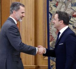 Su Majestad el Rey recibe el saludo del Primer Ministro de Luxemburgo, Xavier Bettel