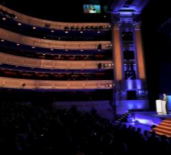 Vista general del auditorio durante el discurso de Su Majestad el Rey