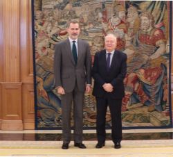 Don Felipe acompañado del Alto Representante de la ONU para la Alianza de Civilizaciones, Miguel Ángel Moratinos