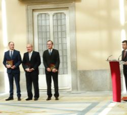 Pablo Artal pronuncia unas palabras en nombre de todos los premiados