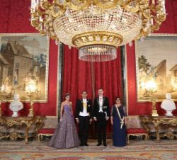 Sus Majestades los Reyes junto a Sus Excelencias Martín Vizcarra, presidente de la República del Perú y señora Maribel Díaz