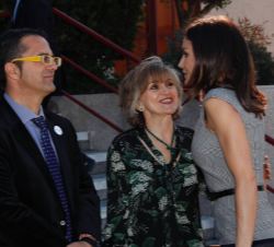 Su Majestad la Reina recibe el saludo de la ministra de Sanidad, Consumo y Bienestar Social, María Luisa Carcedo