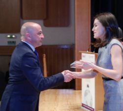 Su Majestad la Reina entrega el reconocimiento a la Transformación Social al Instituto Pediátrico de Enfermedades Raras del Hospital Sant Joan de Déu 