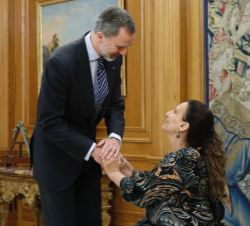 Su Majestad el Rey recibe el saludo de la vicepresidenta de la República Argentina, Gabriela Michetti