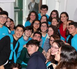 Doña Letizia con los jóvenes