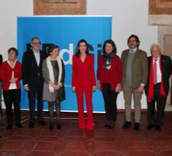 Su Majestad la Reina con los miembros del Jurado
