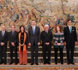 Fotografía de grupo de Su Majestad el Rey con una representación de la Agencia Española de Protección de Datos