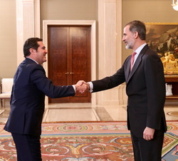 Su Majestad el Rey recibe el saludo del presidente de la CEOE, Antonio Garamendi Lecanda