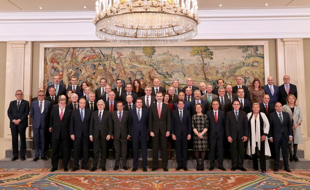 Su Majestad el Rey junto al Comité Ejecutivo de la Confederación Española de Organizaciones Empresariales (CEOE)