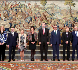 Su Majestad el Rey junto al patronato de la Fundación Laboral San Prudencio