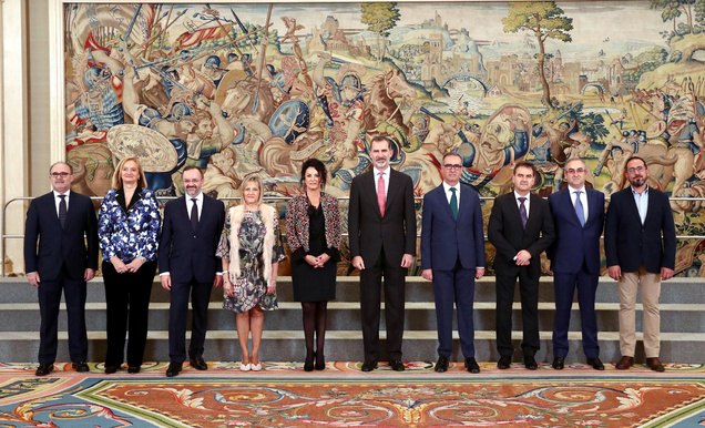 Su Majestad el Rey junto al patronato de la Fundación Laboral San Prudencio