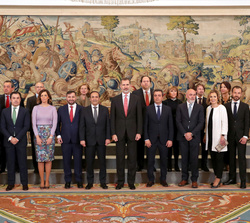 Su Majestad el Rey junto a una representación del Grupo Cofares