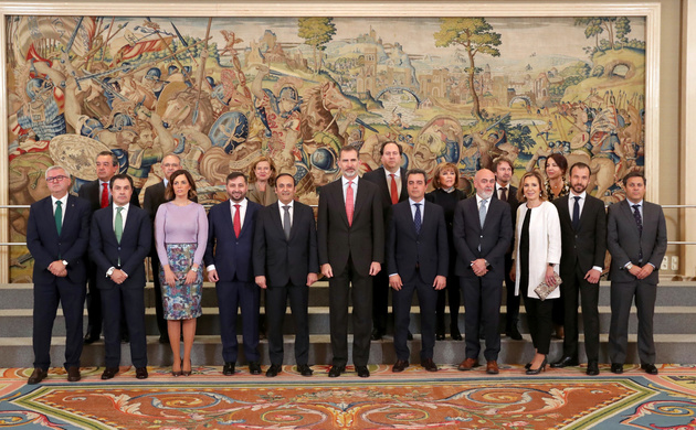 Su Majestad el Rey junto a una representación del Grupo Cofares