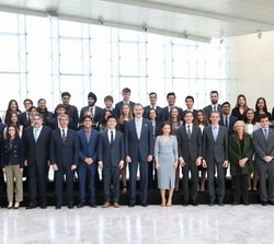 Su Majestad el Rey junto a autoridades, organizadores e invitados al evento