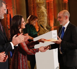 Su Majestad la Reina hace entrega del Premio Nacional de Literatura / Modalidad Literatura dramática a Alfredo Sanzol, por “La respiración”