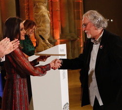 Su Majestad la Reina hace entrega del Premio Nacional de Literatura / Modalidad Literatura infantil y juvenil a Antonio García Teijeiro, por “Po