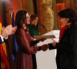 Su Majestad la Reina hace entrega del Premio Nacional de Música / Modalidad de Interpretación a Rosa Torres-Pardo Criado