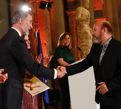 Su Majestad el Rey hace entrega del Premio Nacional de Música / Modalidad Músicas Actuales a Francisco Javier Ruibal