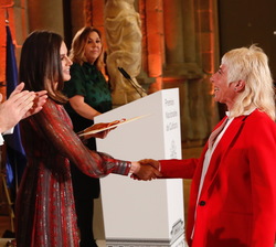 Su Majestad la Reina hace entrega del Premio Nacional de Artes Escénicas para la Infancia y la Juventud a la Fundación Pupaclown