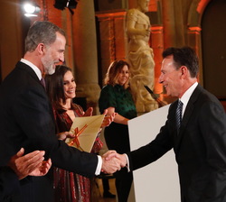 Su Majestad el Rey hace entrega del Premio Nacional de Televisión a Matías Prats Luque