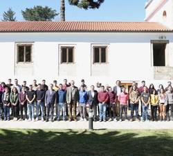 Su Majestad el Rey con los alumnos de la escuela