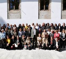 Su Majestad el Rey con el personal del Centro de Formación y Experimentación Agroforestal de Sergude