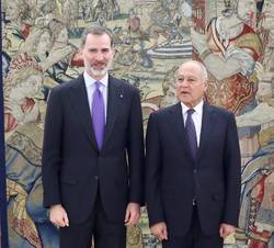 Su Majestad el Rey junto al secretario general de la Liga de los Estados Árabes, Ahmed Aboul Gheit
