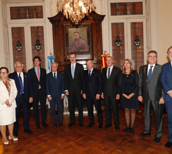 Su Majestad el Rey con los presidentes de las Cámaras de la Nación Argentina y los presidentes de las comisiones y grupos del Senado y de la Cámara de