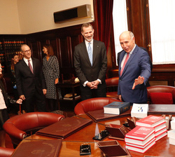 Don Felipe durante su visita a la sede del Poder Judicial de la Nación Argentina