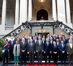 Fotografía de grupo de las autoridades y empresarios argentinos y españoles asistentes al desayuno de trabajo