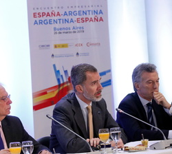 Su Majestad el Rey junto el presidente de la República Argentina, Mauricio Macri y el ministro de Asuntos Exteriores, Unión Europea y Cooperación, Jos