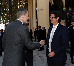 Su Majestad el Rey recibe el saludo del secretario de Estado de Emprendedores y PYMEs de Argentina, Mariano Mayer