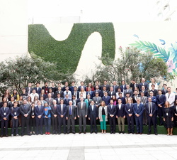 Fotografía de grupo de los asistentes al encuentro 