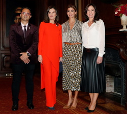 Doña Letizia junto a Juliana Awada, primera dama de Argentina; la ministra argentina de Desarrollo Social, Carolina Stanley y el presidente de Feder, 