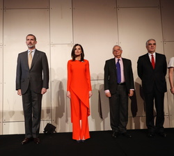 Don Felipe y Doña Letizia, acompañados del Ministro de Asuntos Exteriores, Josep Borrell, el Cónsul general de España en Buenos Aires, Luis Javier Gil