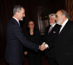 Su Majestad el Rey recibe el saludo de Saúl Gilych, Secretario General del Congreso Judío Latinoamericano 